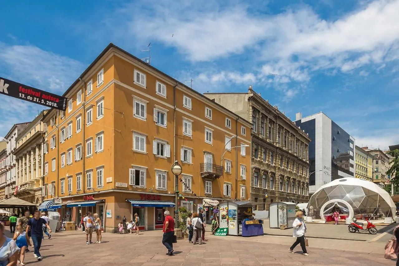Apartment Juna location